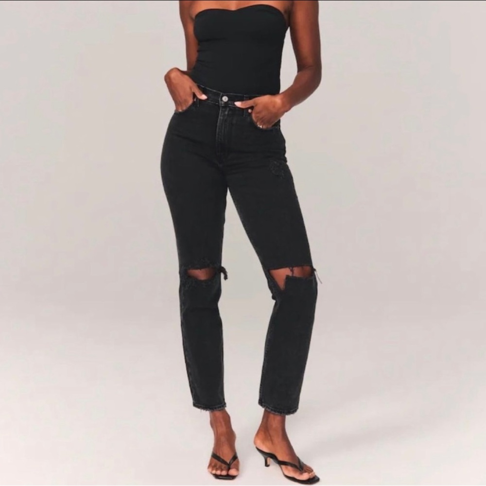 NWT Abercrombie 90s Ultra High Rise Straight Jeans in Ripped Black Curve Love 29